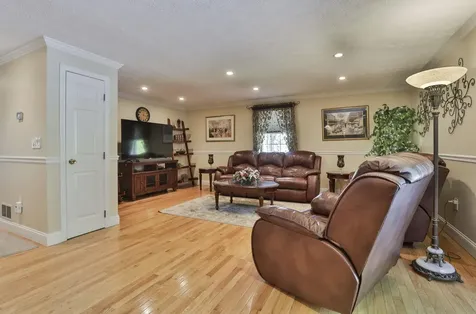 8 Joan Avenue Hudson NH 03051