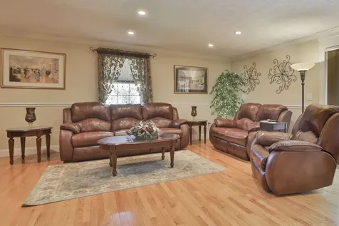 8 Joan Avenue Hudson NH 03051