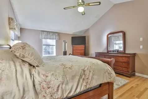 8 Joan Avenue Hudson NH 03051