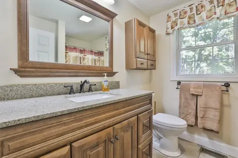 8 Joan Avenue Hudson NH 03051