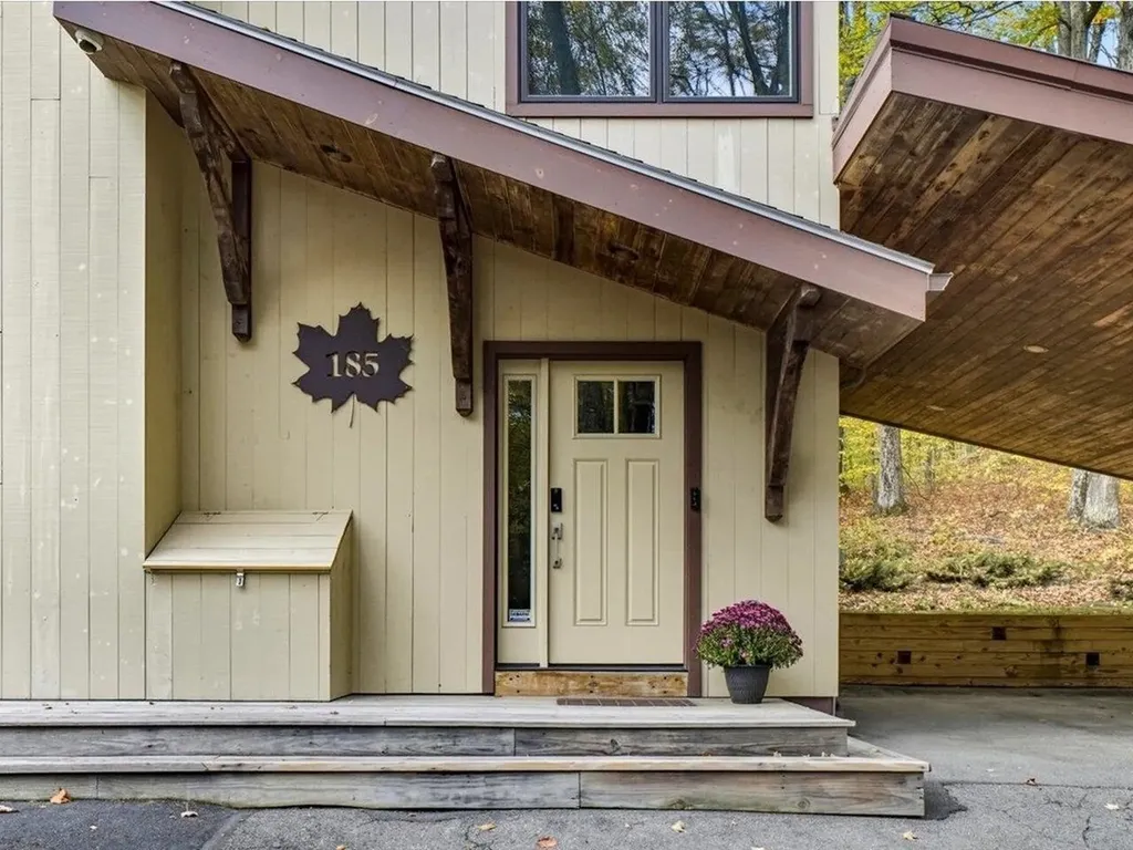 185 Maple Road Stowe VT 05672