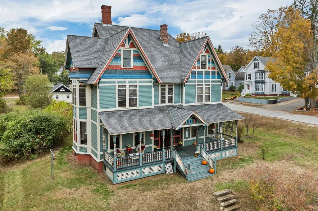 28 Maple Square Franklin NH 03235