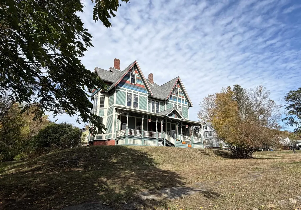 28 Maple Square Franklin NH 03235