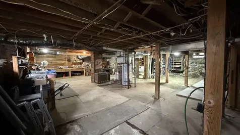 28 Maple Square Franklin NH 03235