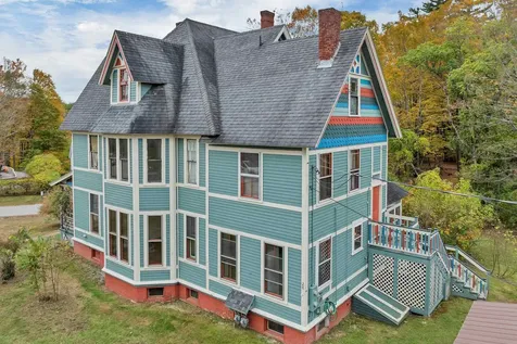 28 Maple Square Franklin NH 03235