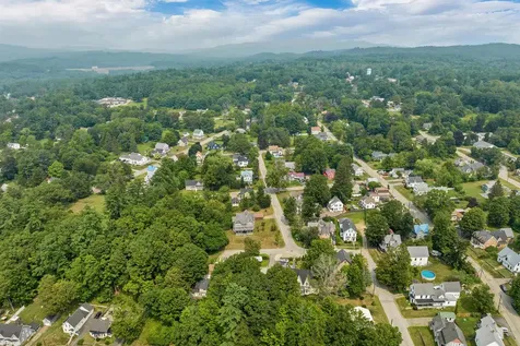 28 Maple Square Franklin NH 03235