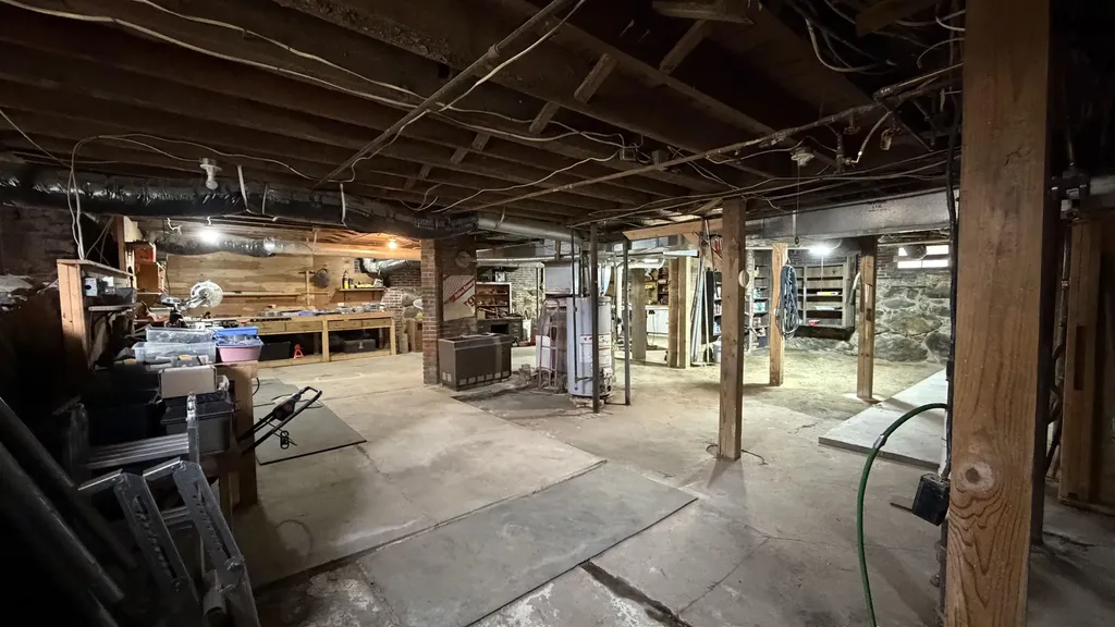 28 Maple Square Franklin NH 03235