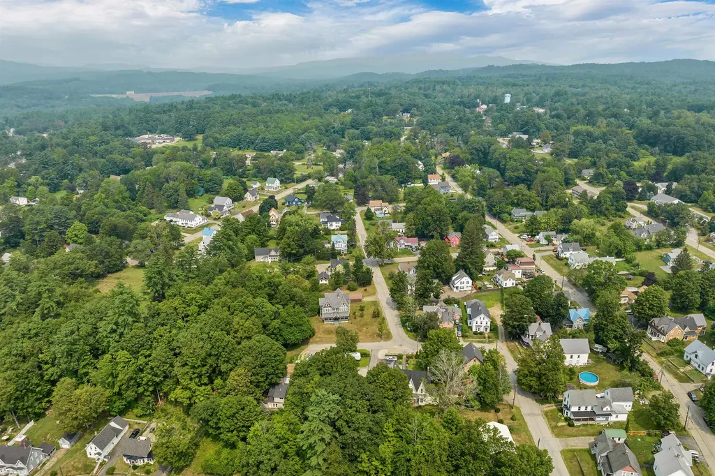 28 Maple Square Franklin NH 03235