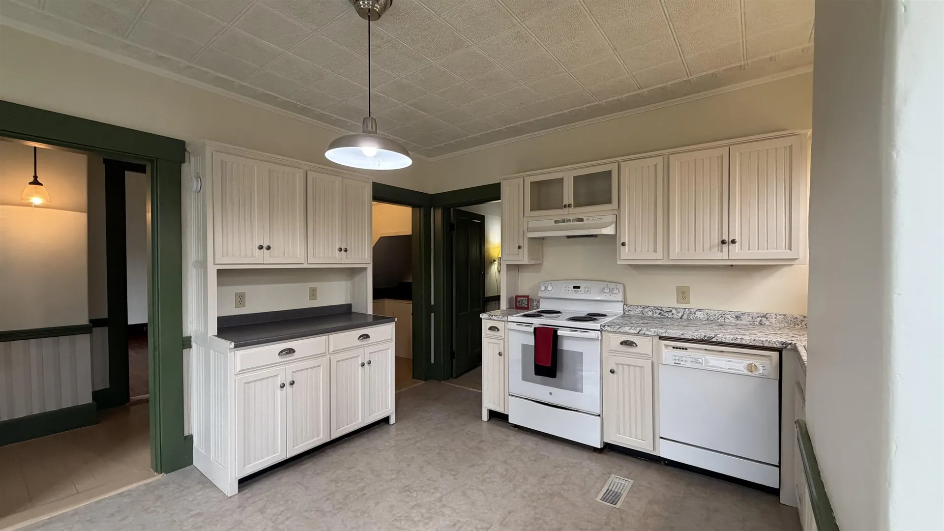 28 Maple Square Franklin NH 03235