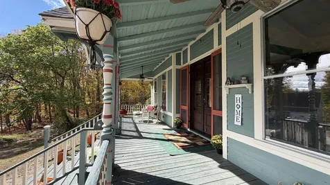 28 Maple Square Franklin NH 03235