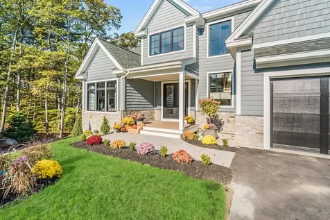 63 Commanders Helm Laconia NH 03246