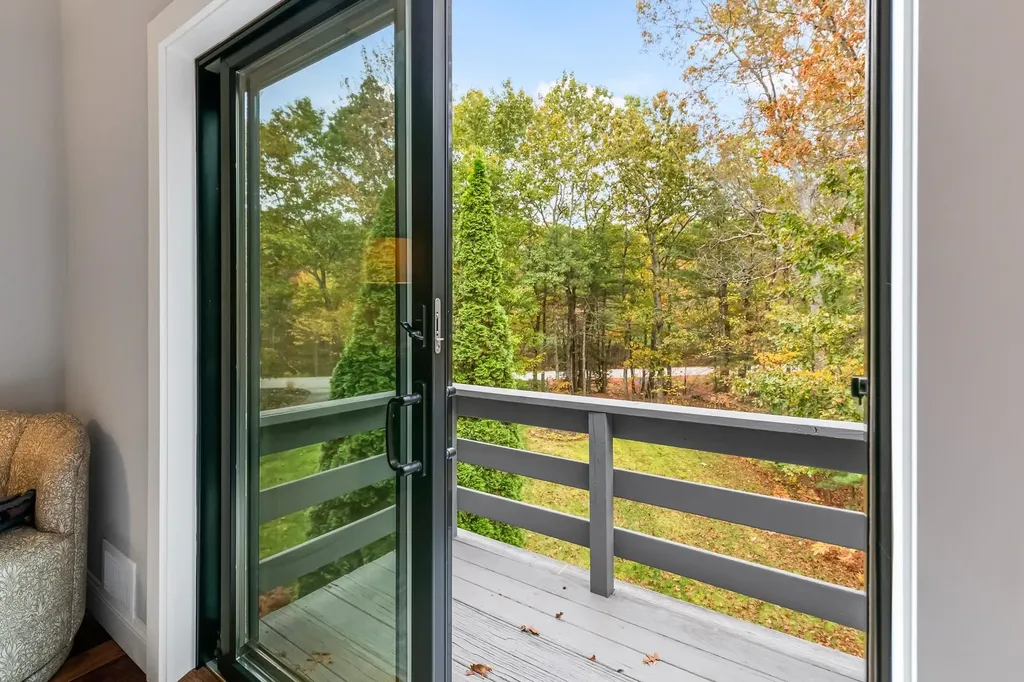 26 Seasons Lane Londonderry NH 03053