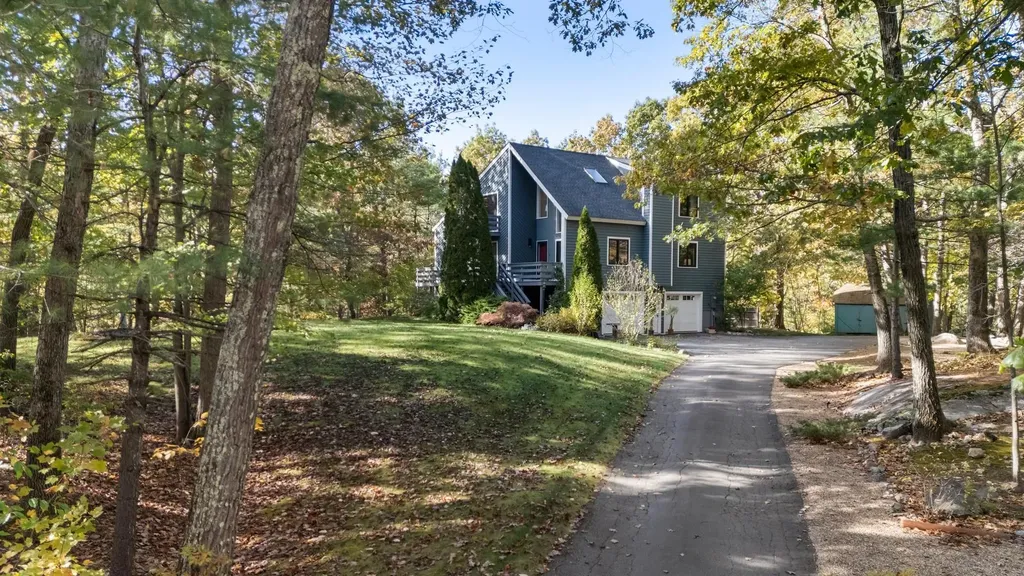 26 Seasons Lane Londonderry NH 03053