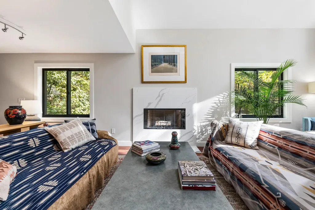 26 Seasons Lane Londonderry NH 03053