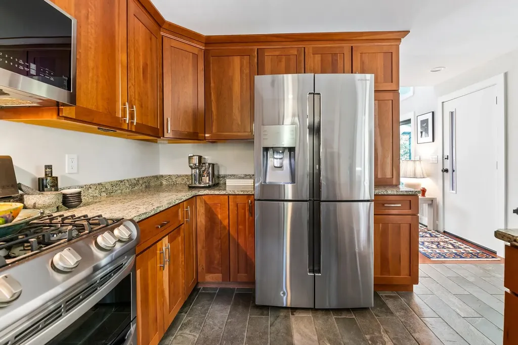 26 Seasons Lane Londonderry NH 03053