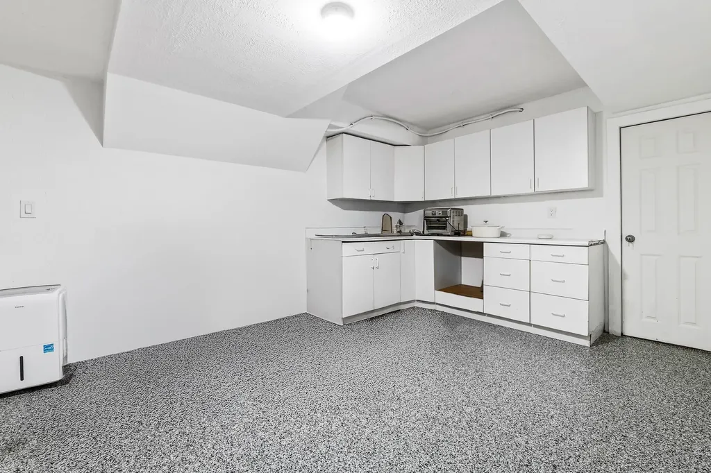 26 Seasons Lane Londonderry NH 03053