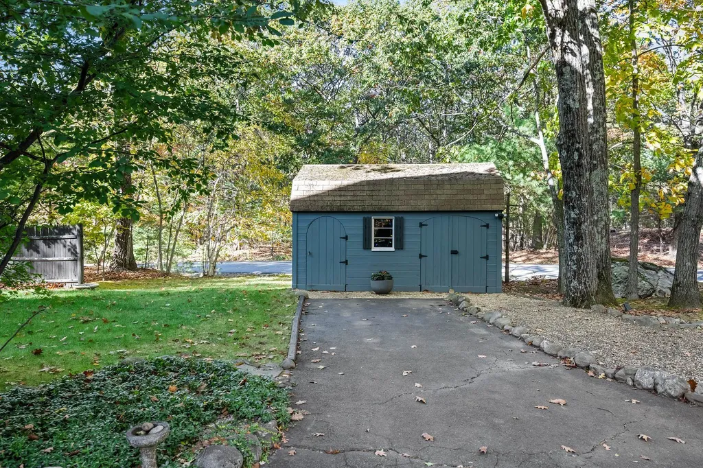 26 Seasons Lane Londonderry NH 03053