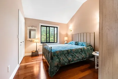 26 Seasons Lane Londonderry NH 03053