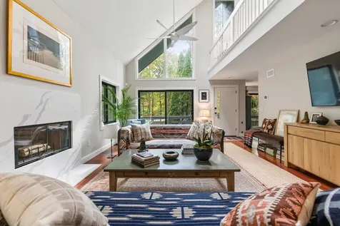 26 Seasons Lane Londonderry NH 03053