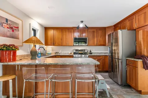 26 Seasons Lane Londonderry NH 03053