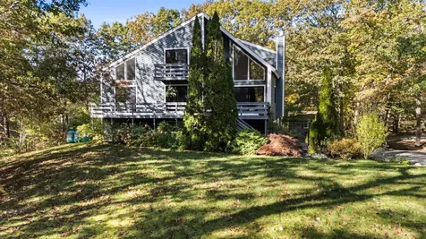 26 Seasons Lane Londonderry NH 03053