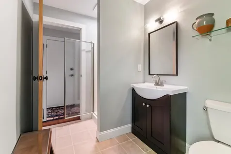 26 Seasons Lane Londonderry NH 03053