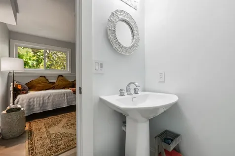 26 Seasons Lane Londonderry NH 03053