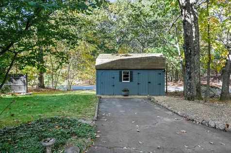 26 Seasons Lane Londonderry NH 03053