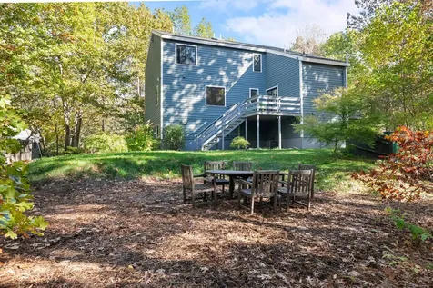 26 Seasons Lane Londonderry NH 03053