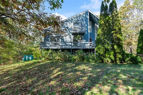 26 Seasons Lane Londonderry NH 03053