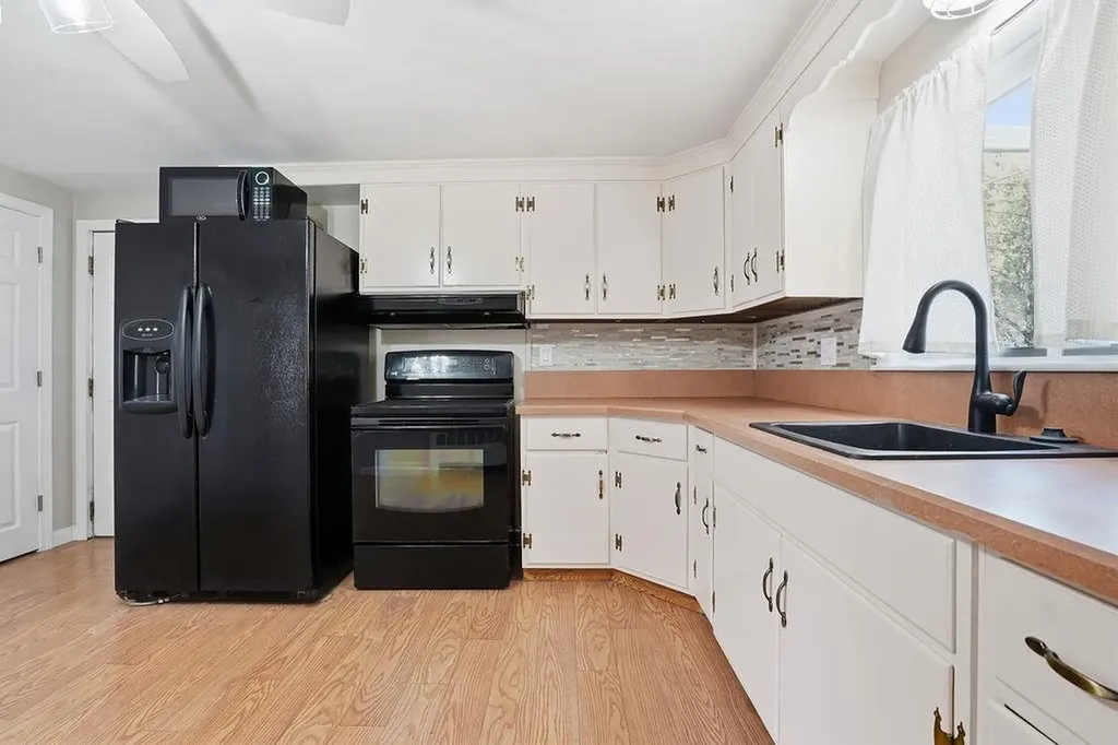 2 Fox Meadow Road Nashua NH 03060