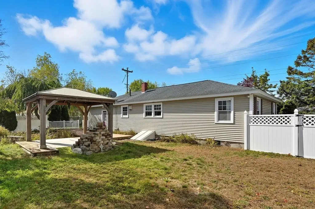 2 Fox Meadow Road Nashua NH 03060