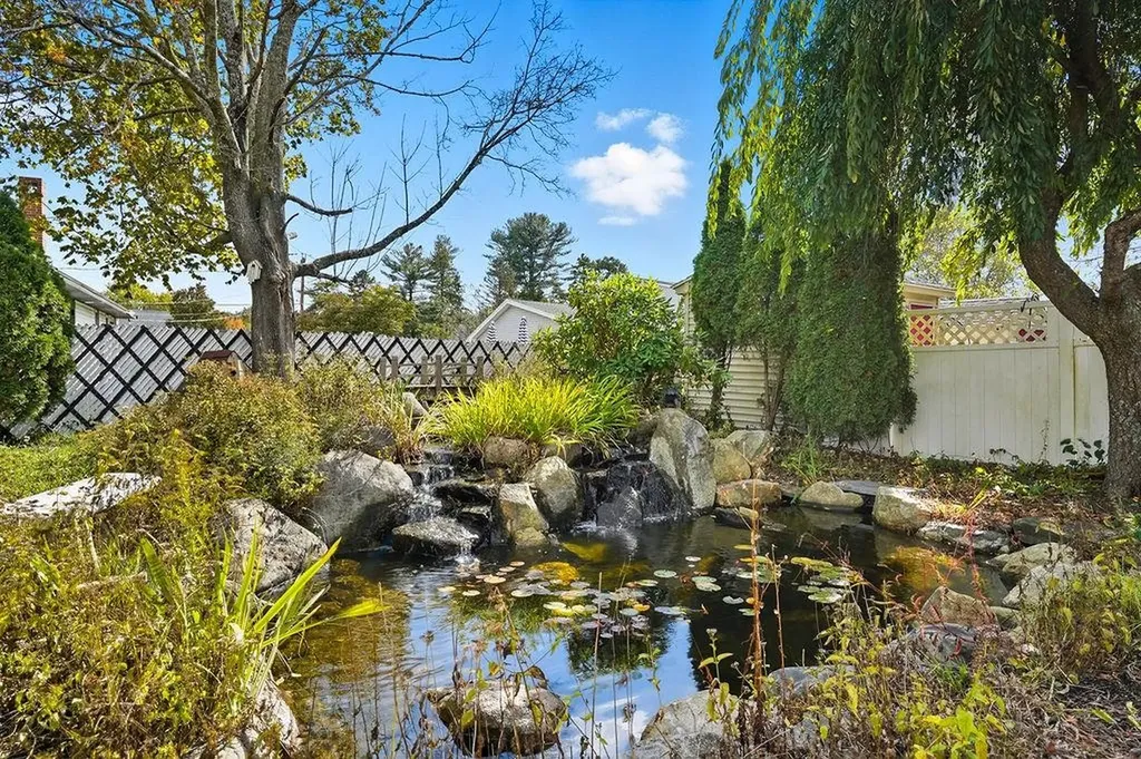 2 Fox Meadow Road Nashua NH 03060