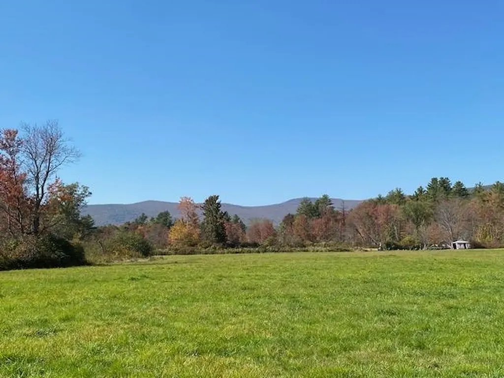 44 Pleasant View Road Bradford NH 03221