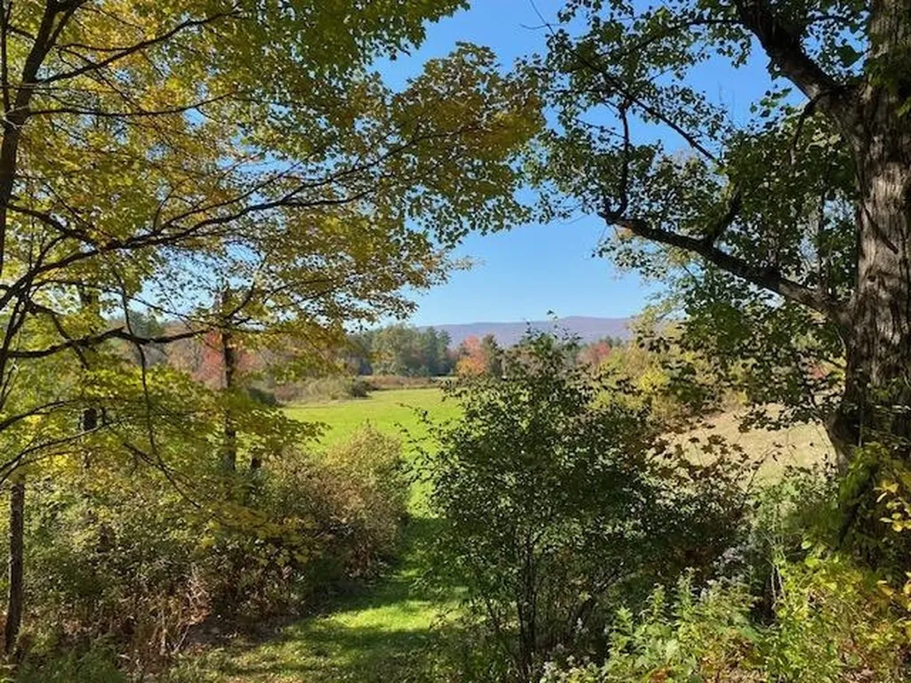 44 Pleasant View Road Bradford NH 03221