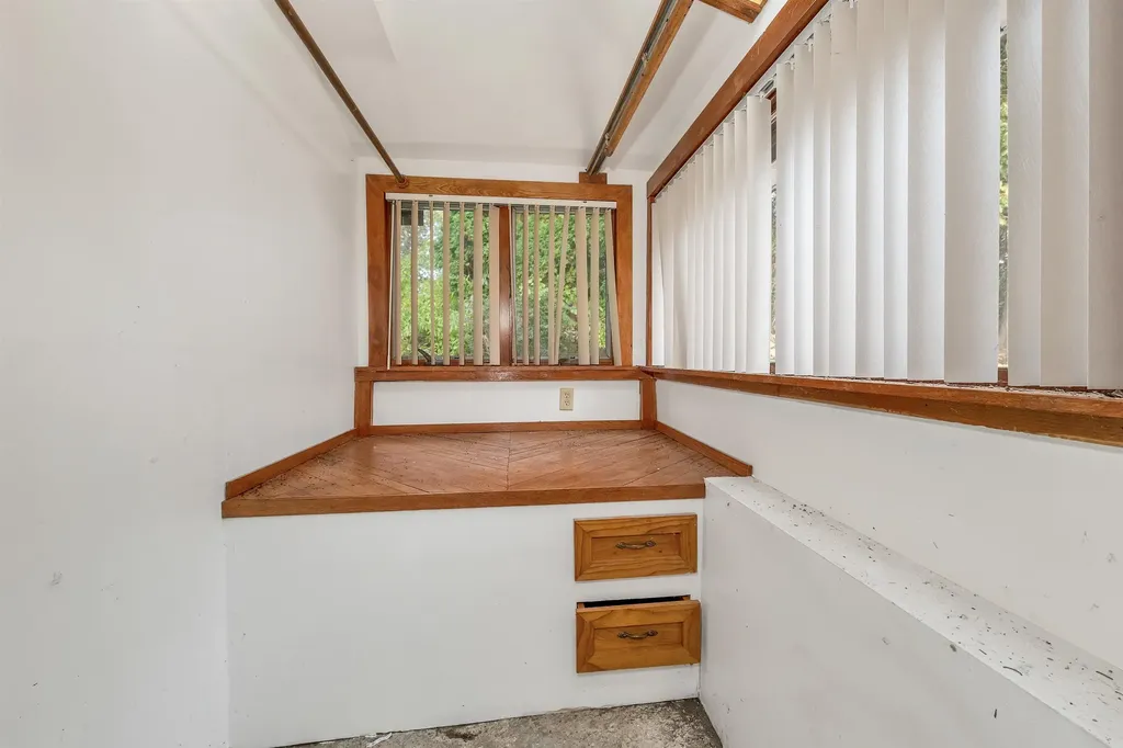 21 Lake Shore Road Windham NH 03087