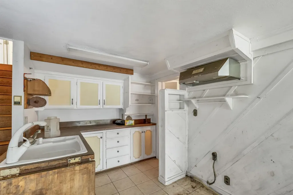 21 Lake Shore Road Windham NH 03087