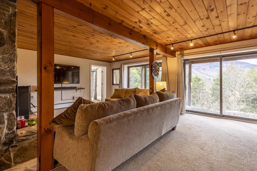 260 Mansfield Lane Londonderry VT 05148