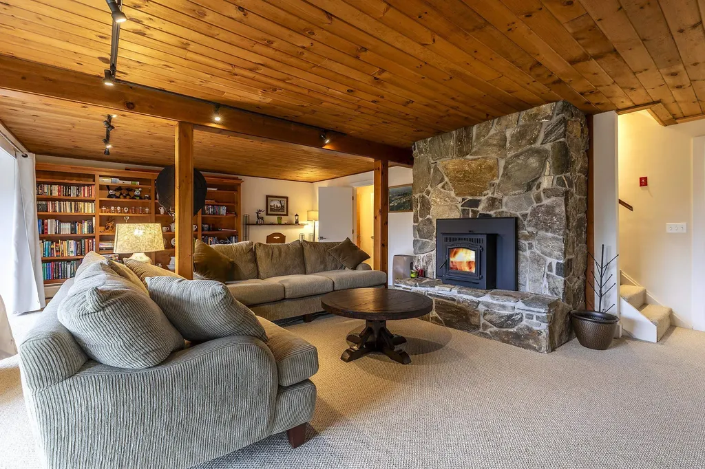 260 Mansfield Lane Londonderry VT 05148