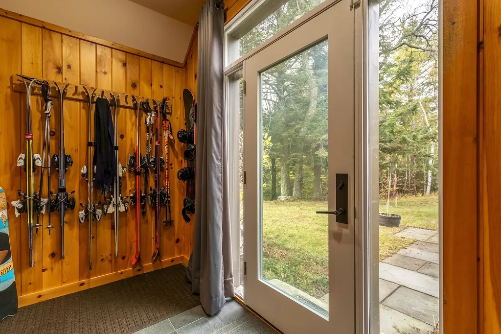 260 Mansfield Lane Londonderry VT 05148