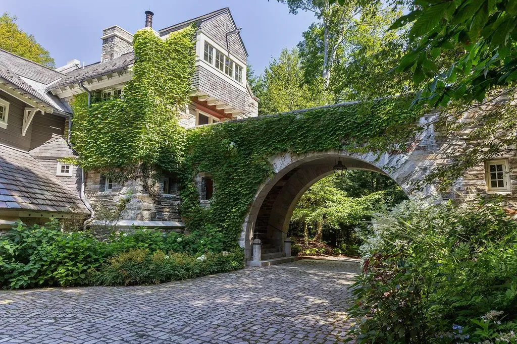 650 Francis Road Barnard VT 05031