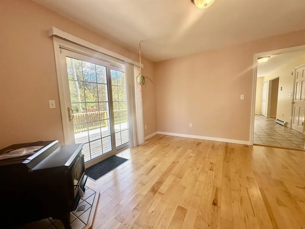 10 Beaver Glen Road Hillsborough NH 03244