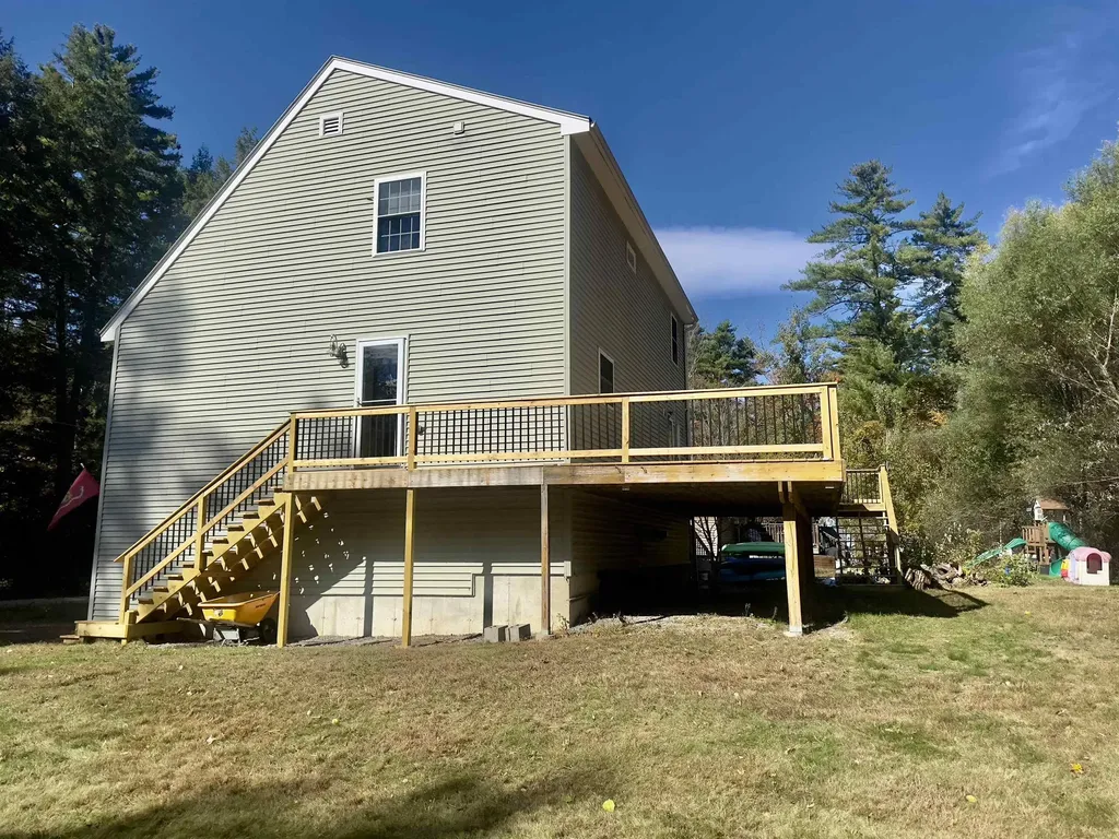 10 Beaver Glen Road Hillsborough NH 03244