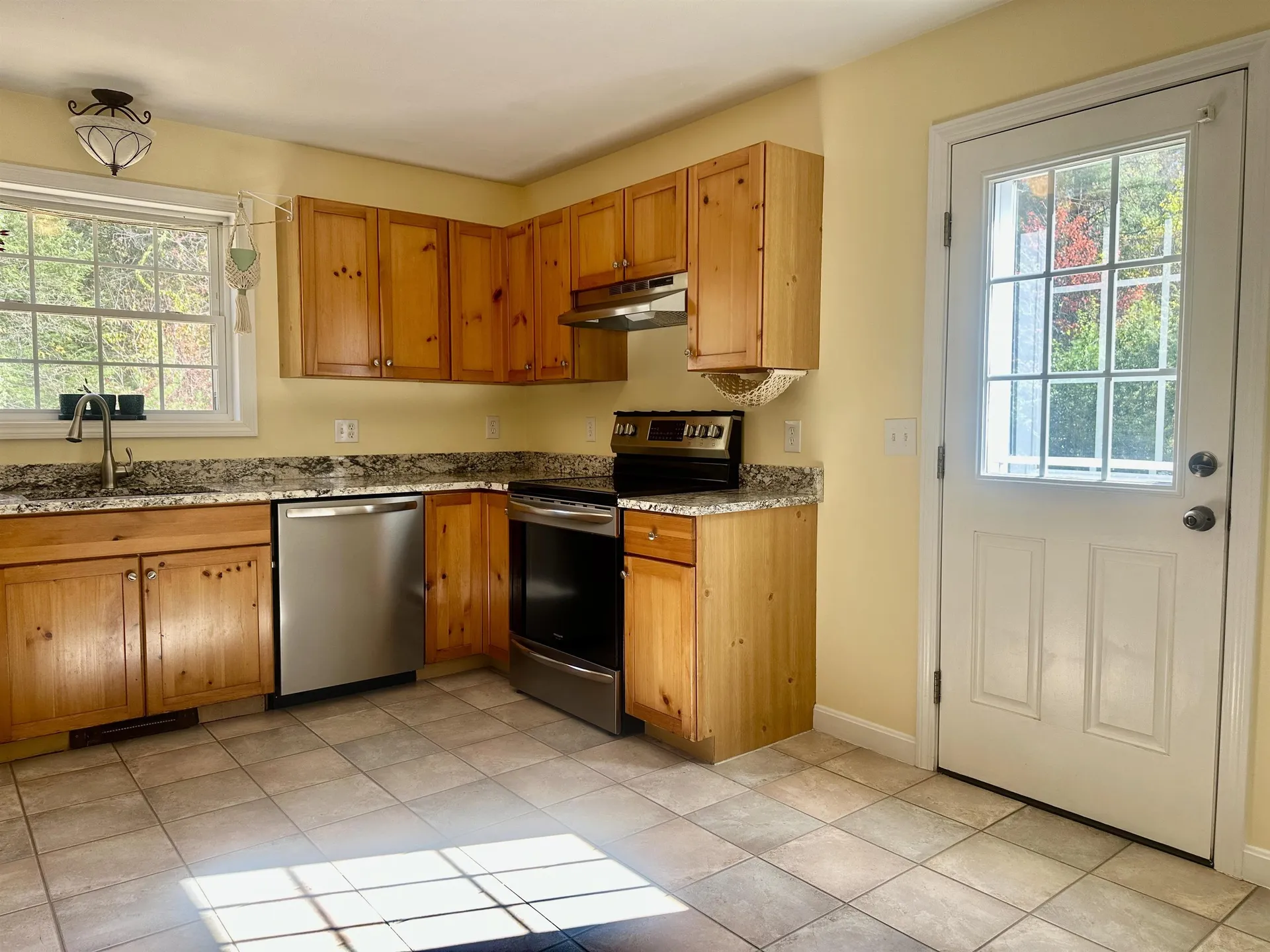 10 Beaver Glen Road Hillsborough NH 03244