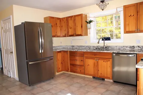 10 Beaver Glen Road Hillsborough NH 03244