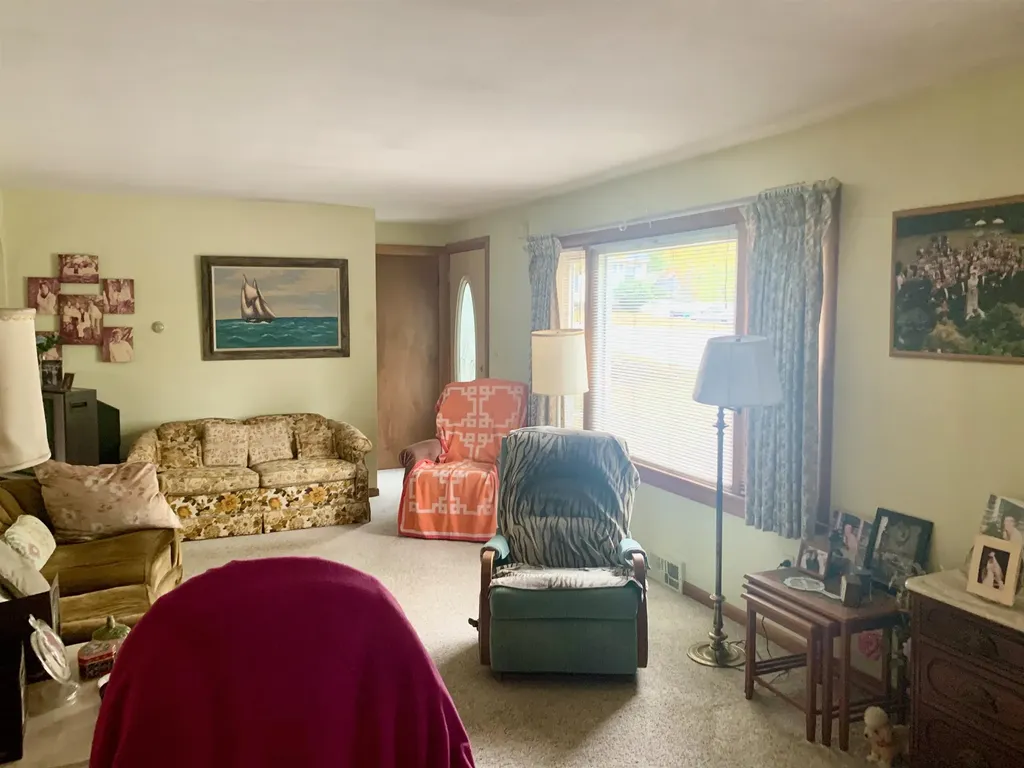 8 Cote Avenue Nashua NH 03060