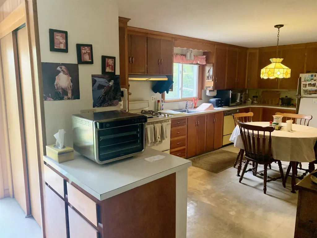 8 Cote Avenue Nashua NH 03060