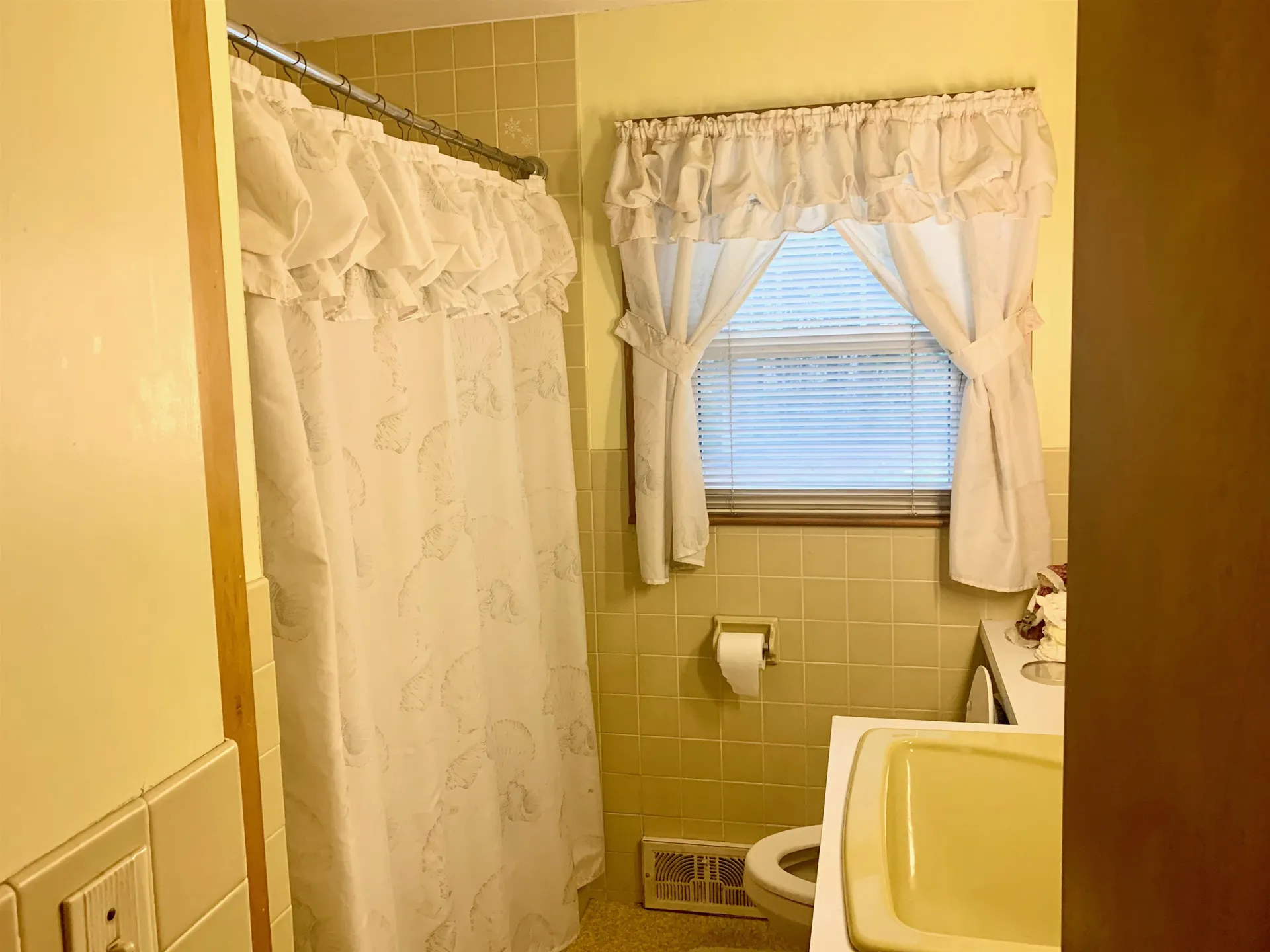 8 Cote Avenue Nashua NH 03060