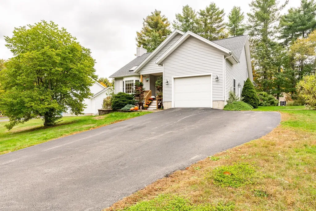 21 Briallia Circle Newmarket NH 03857