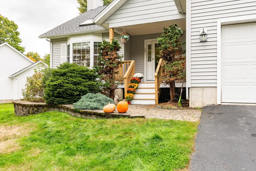 21 Briallia Circle Newmarket NH 03857